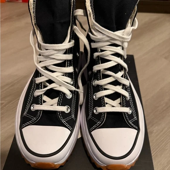 Converse Run Star Hike Platform/Black & White Platform High-Top Sneakers - Picture 2 of 6